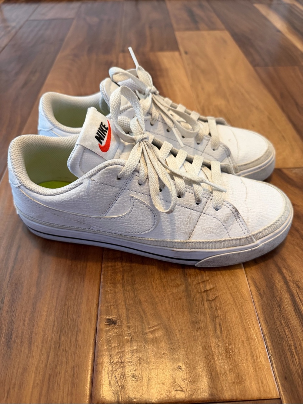 Nike Women’s White Court Legacy Low-Top Sneakers size 7.5